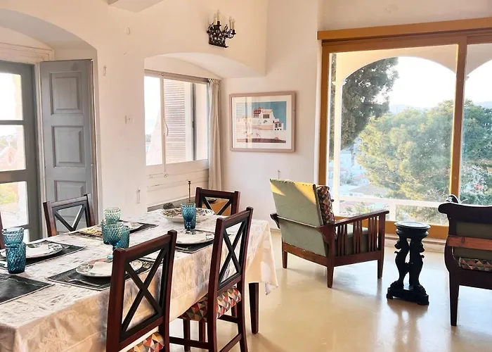 Rallou House Hydra